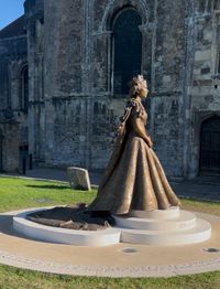 HM Queen Elizabeth II bronze at Romsey Abbey